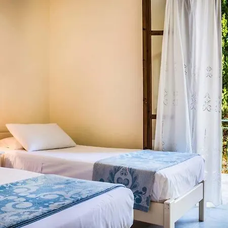 Tselentata Sleeps 8 Pool Air Con Wifi